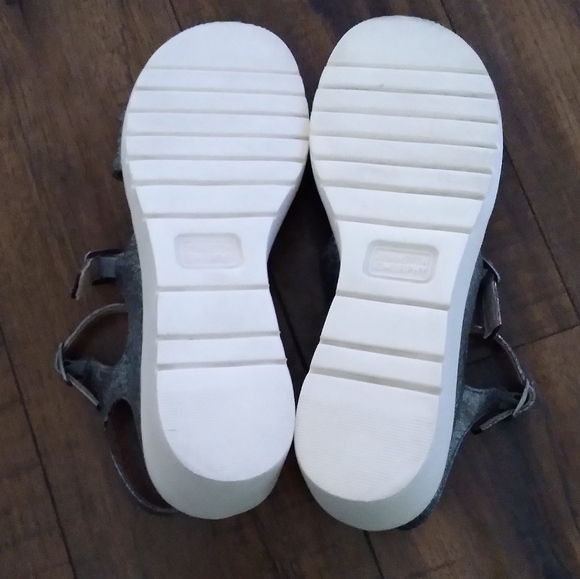 Johnston & Murphy Pewter Clara Platform Sandals‎ - Picture 5 of 6